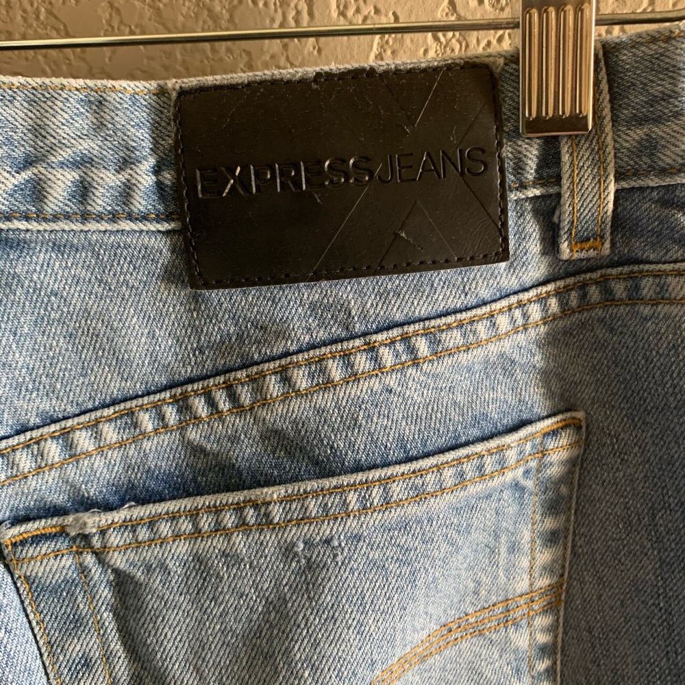 Express Jeans Low Rise Boot Cut Jeans - Picture 7 of 8